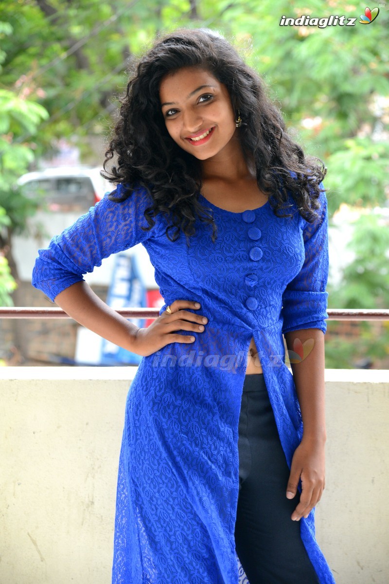 Gayathri Photos Tamil Actress Photos Images Gallery Stills And Clips Indiaglitz