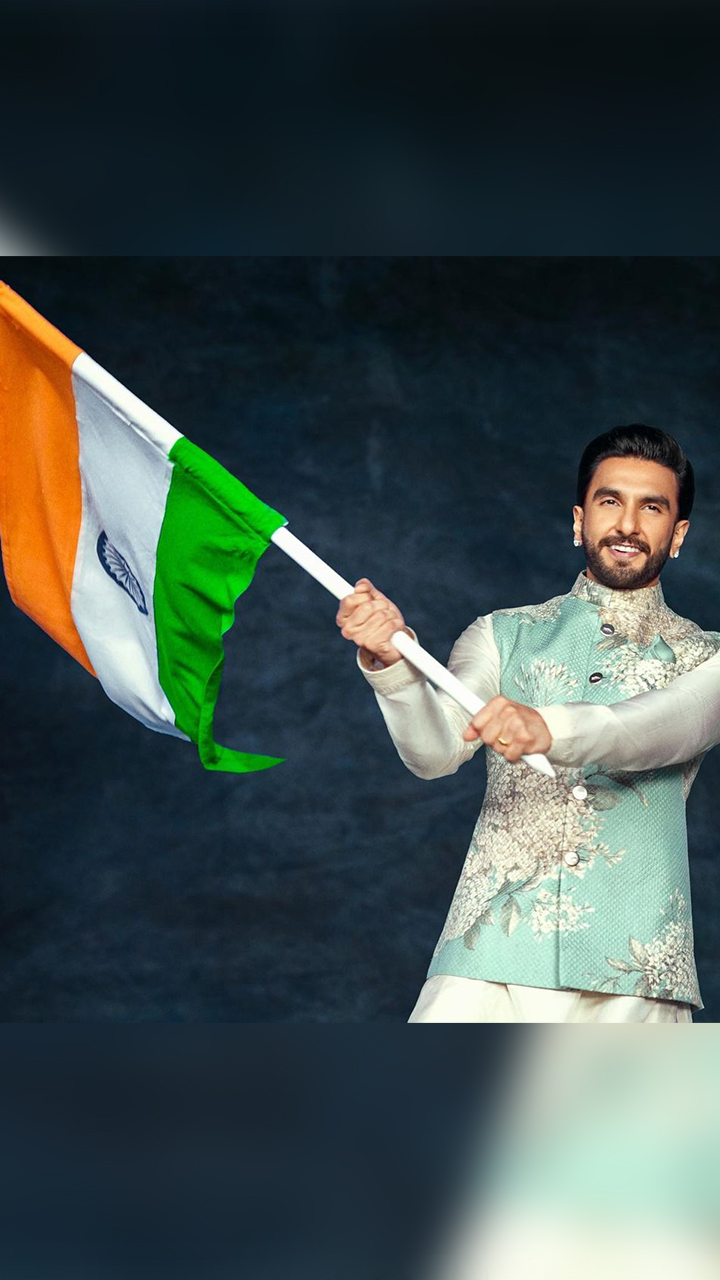 Independence Day Special: Celebs with Indian Flag - Photos,Images,Gallery -  27108
