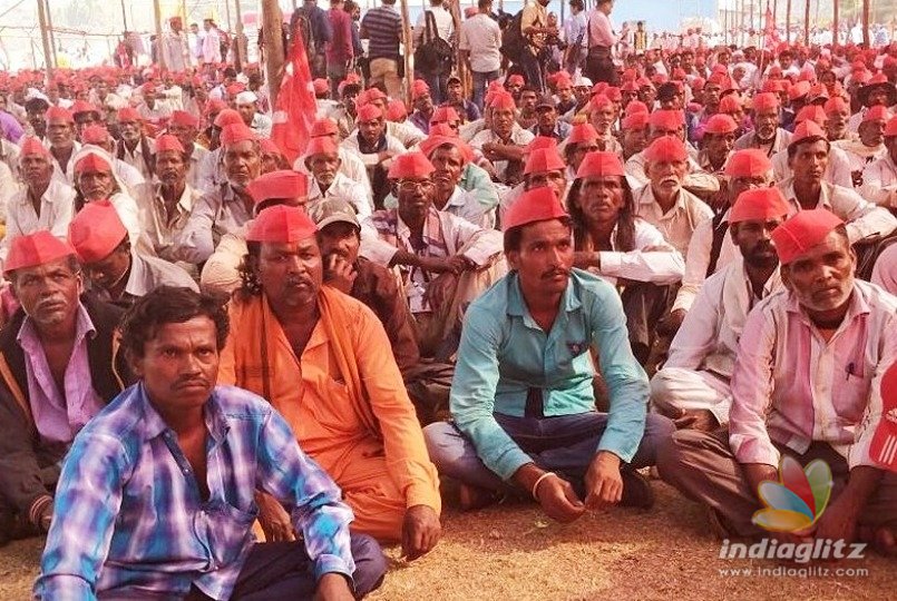 Farmers’ ‘siege’ of Mumbai called off after Maha Govt. agrees to waive loans