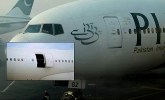 Oh No! Passenger Opens Emergency Exit Instead of Toilet in Plane