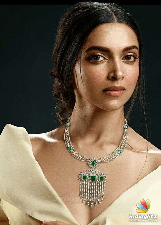 Deepika Padukone Photos - Bollywood Actress photos, images, gallery