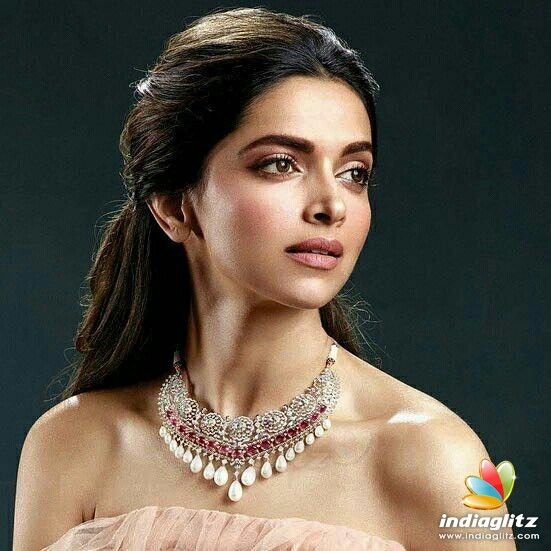 Deepika Padukone Photos - Bollywood Actress photos, images, gallery