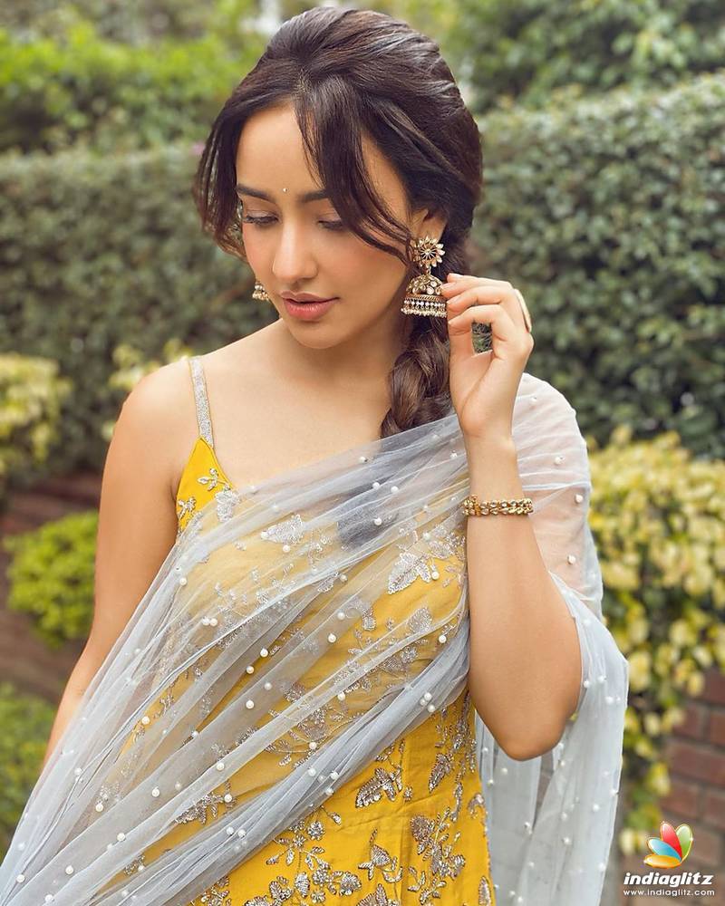 Neha Sharma Photos - Bollywood Actress photos, images, gallery, stills