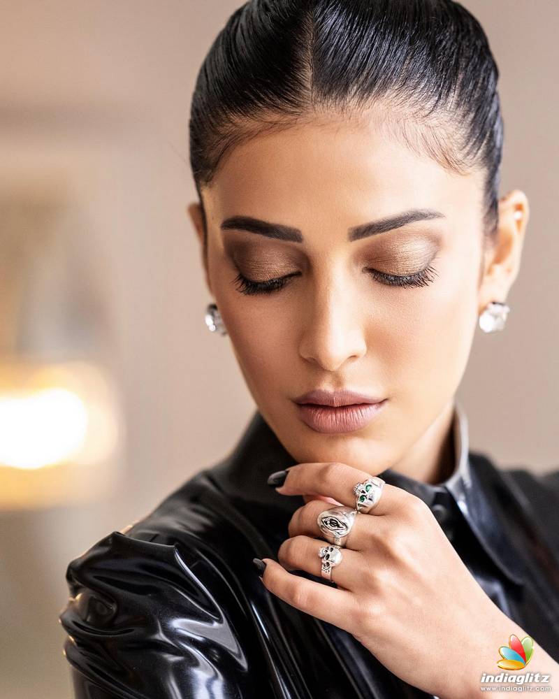 Shruti haasan six