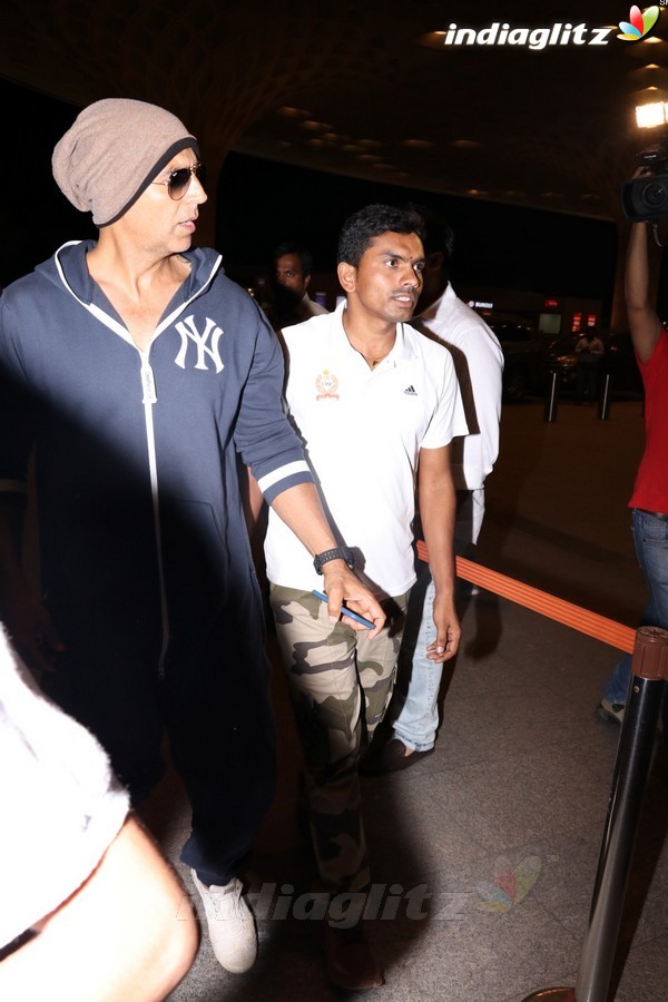 Akshay Kumar With Son Aarav Spotted at Airport