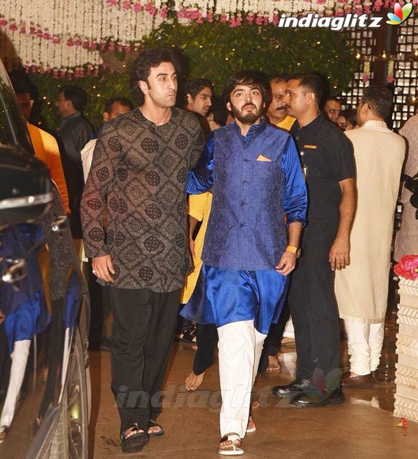 Salman, Aishwarya, Sanjay Dutt, Shah Rukh attend Ambani's Ganesh Chaturthi Celebration
