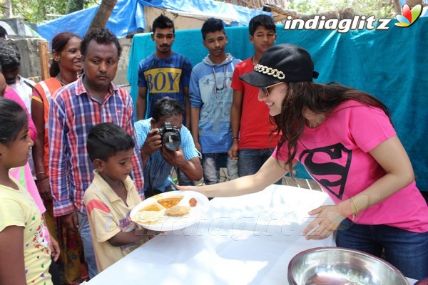 Amisha Patel Feeding Poor People Home Cooked Food Outside