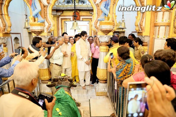 Amitabh Bachchan Visits Mankeshwar Mandal's Ganpati