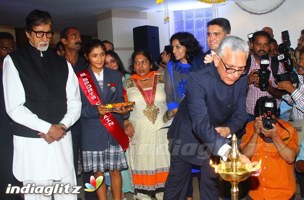 Amitabh Bachchan Inaugurates Jamnabai Narsee International School