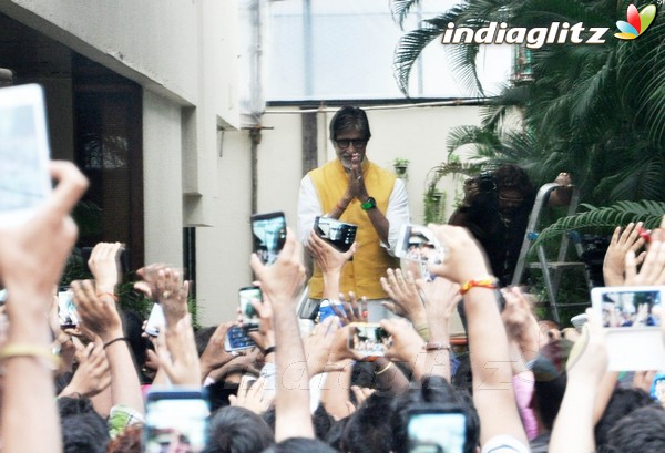 Amitabh Bachchan Waves to Fans Outside His Jalsa Bunglow