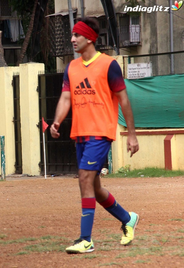 Ranbir, Arjun Snapped Playing Football at Khar
