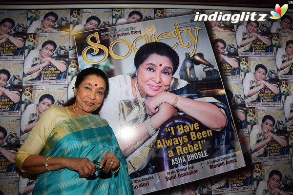 Asha Bhosle Unveils Issue of Society Magazine Cover