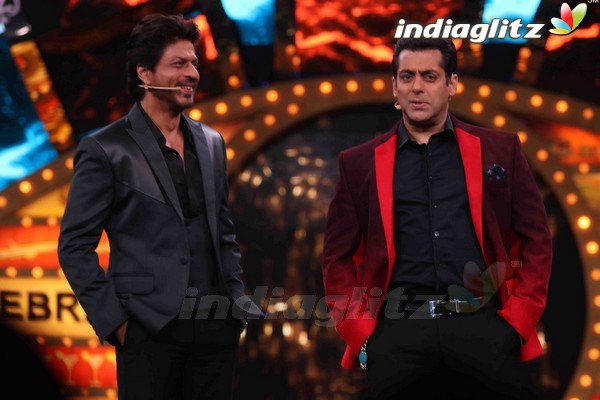 Shah Rukh Khan & Salman Khan at Film 'Raees' Promotions on Bigg Boss Season 10