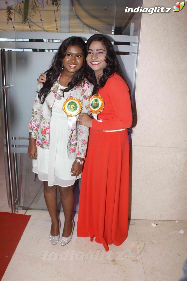 Dharmendra graces 19th Hira Manek Awards