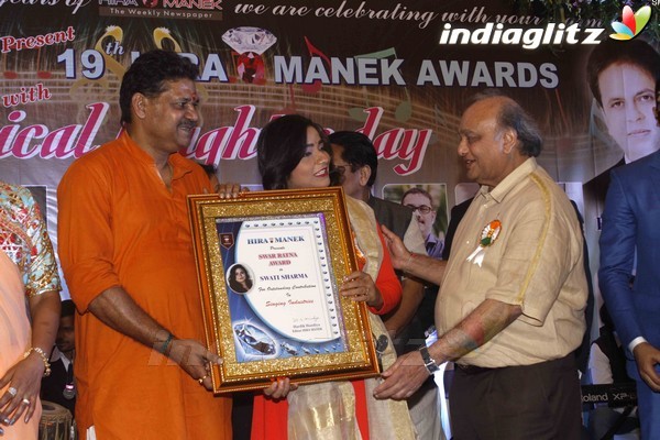 Dharmendra graces 19th Hira Manek Awards