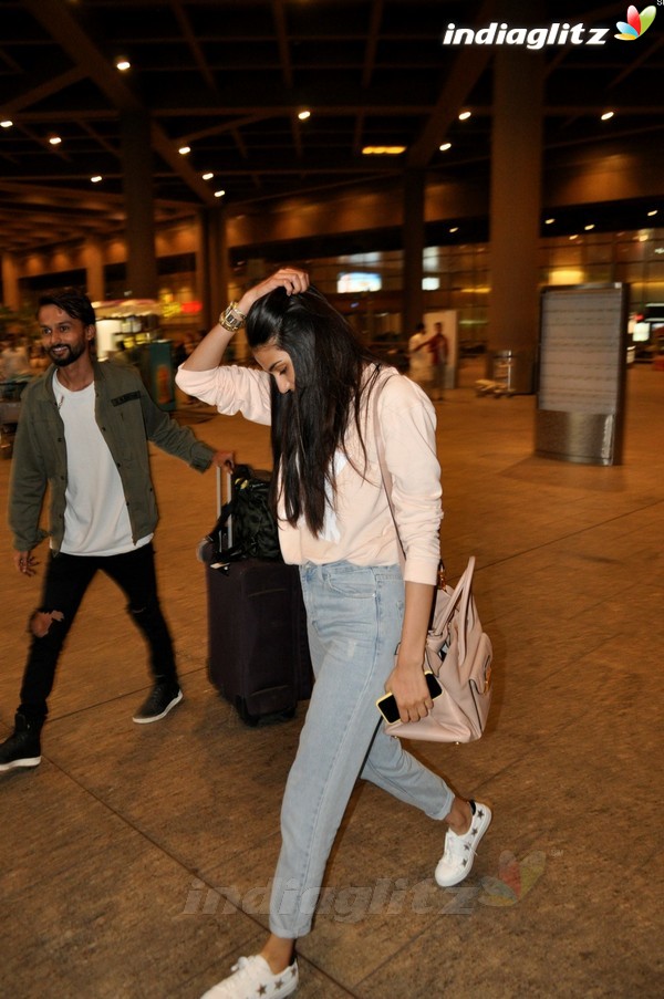 Athiya Shetty & Dia Mirza Spotted at Airport