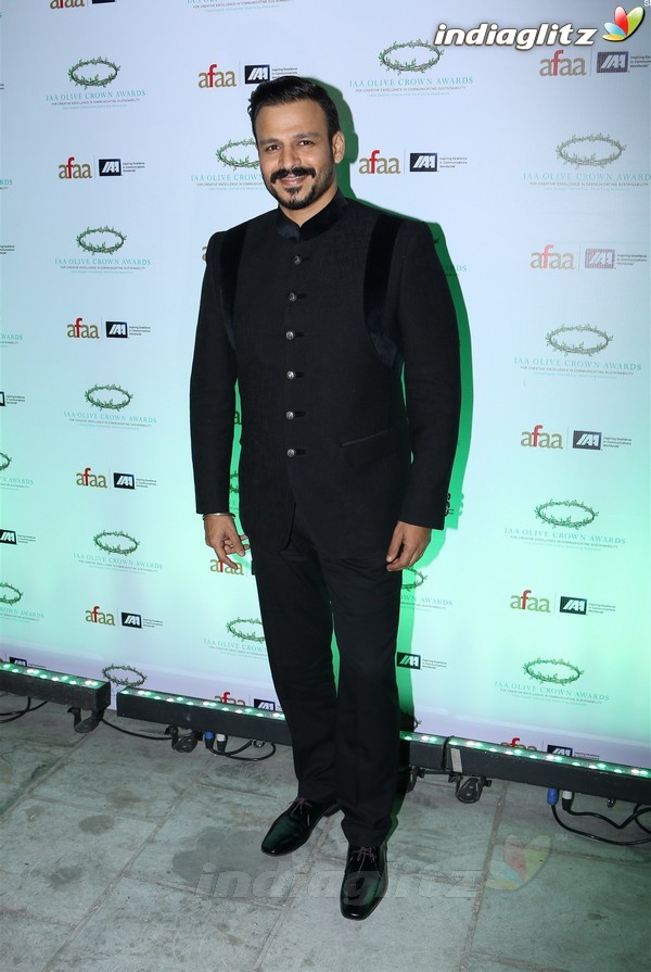 Vivek Oberoi, Dia Mirza at Olive Crown Awards 2017