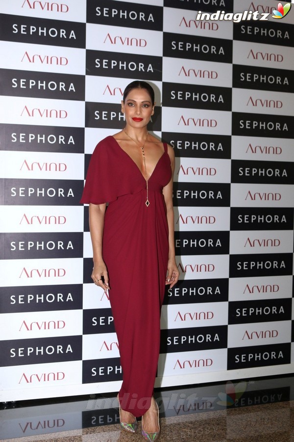 Bipasha Basu, Esha Gupta at Sephora-Brand of Perfumes Store Launch