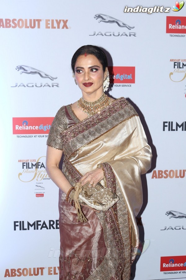 Amitabh, Rekha, Aishwarya, Sidharth, Alia, Katrina, Kajol at Red Carpet of Filmfare Glamour & Style Awards 2016