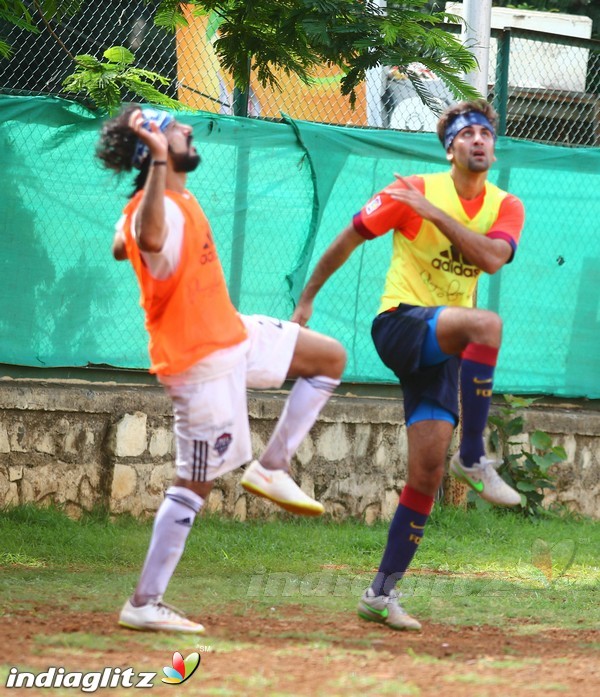 Ranbir Kapoor & Arjun Kapoor Enjoy Playing Football