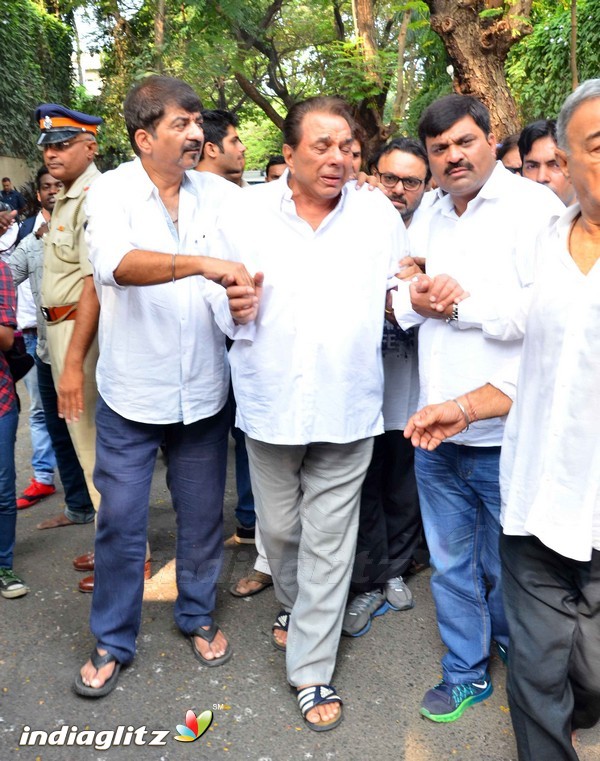 Funeral of Abhay Deol's Father Ajit Singh Deol