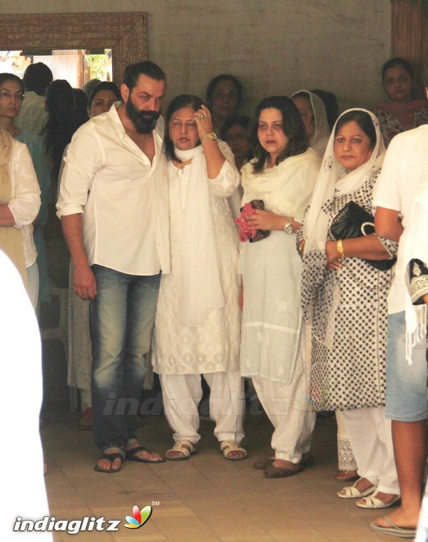 Funeral of Abhay Deol's Father Ajit Singh Deol