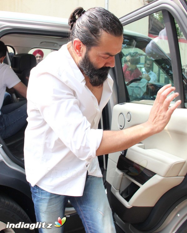 Funeral of Abhay Deol's Father Ajit Singh Deol