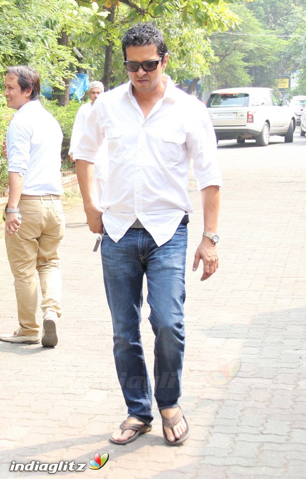 Funeral of Abhay Deol's Father Ajit Singh Deol