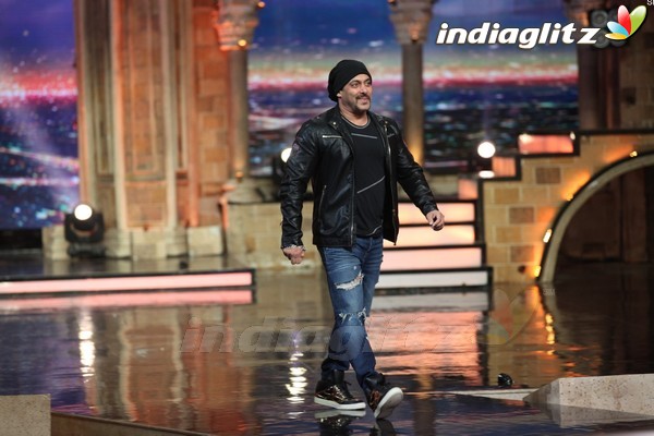 Salman, Anushka Promote 'Sultan' on India's Got Talent Grand Finale