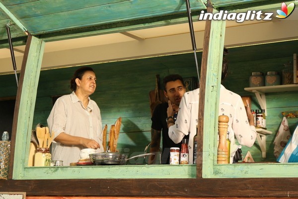 Imran Khan & Nikhil Advani at On Location Shoot of Mini Mathur's Show 'The Mini Truck'