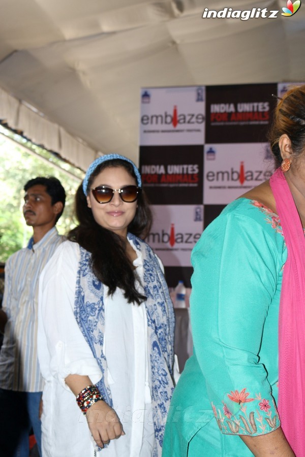 Sukhwinder Singh, Anushka Ranjan & Jennifer Winget at Mithibai Social Cause Event