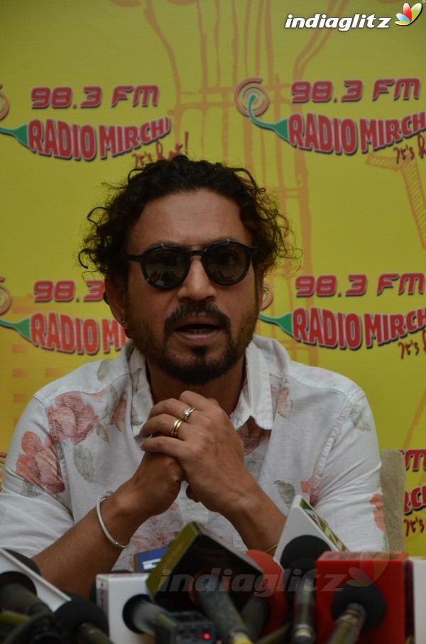 Irrfan Khan Promotes 'Madaari' at Radio Mirchi