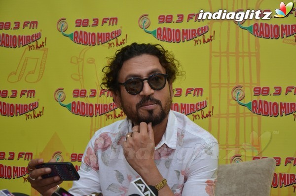 Irrfan Khan Promotes 'Madaari' at Radio Mirchi