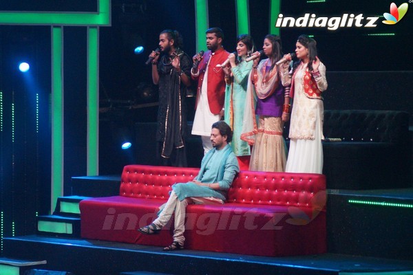 Irrfan Khan Promotes 'Madaari' on Sets of Sa Re Ga Ma