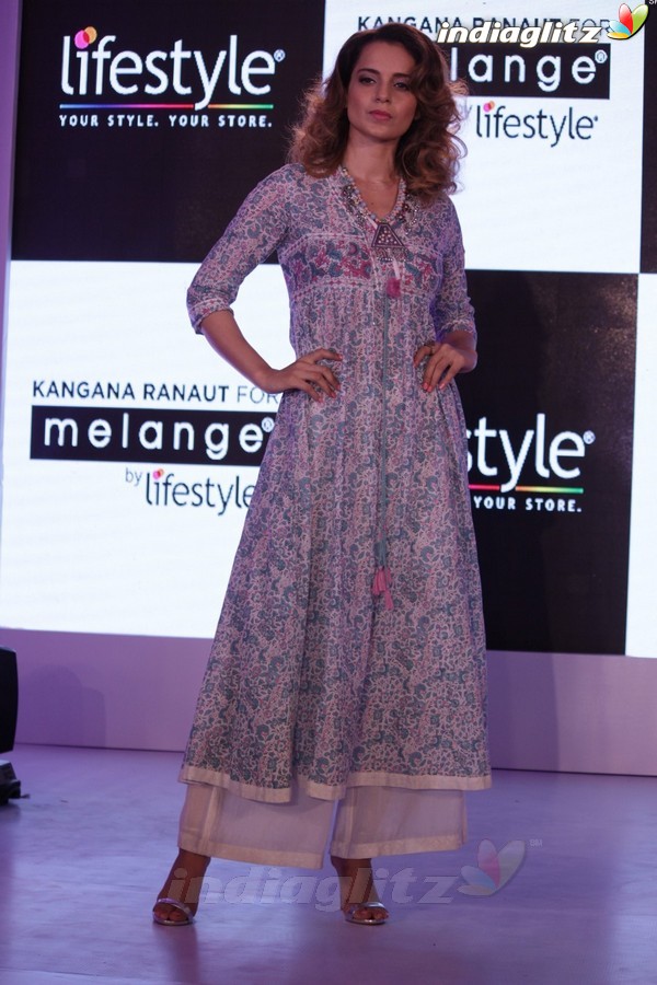 Kangana Ranaut Walks On Ramp For Lifestyle Discover Latest Collection