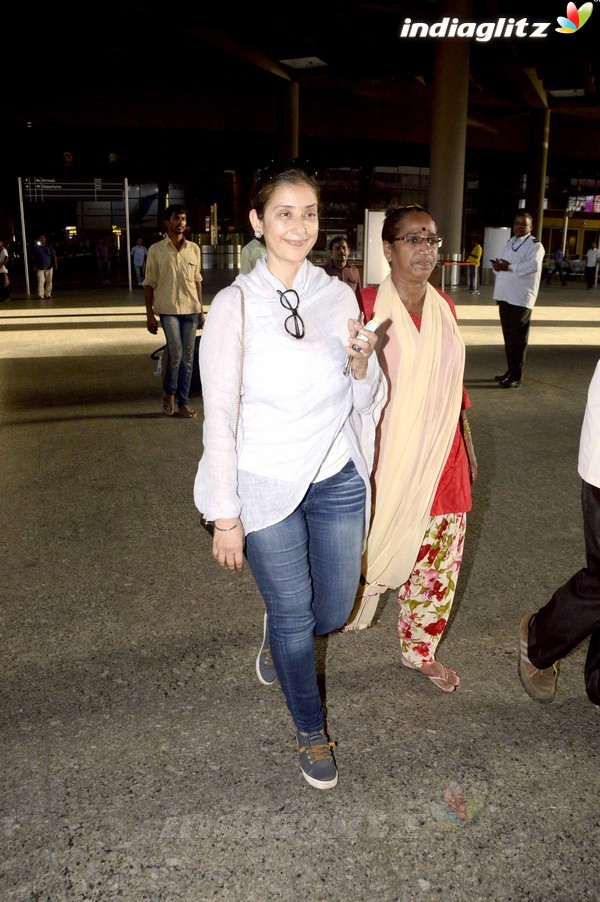 SRK, Parineeti Chopra, Manisha Koirala Spotted at Mumbai Airport
