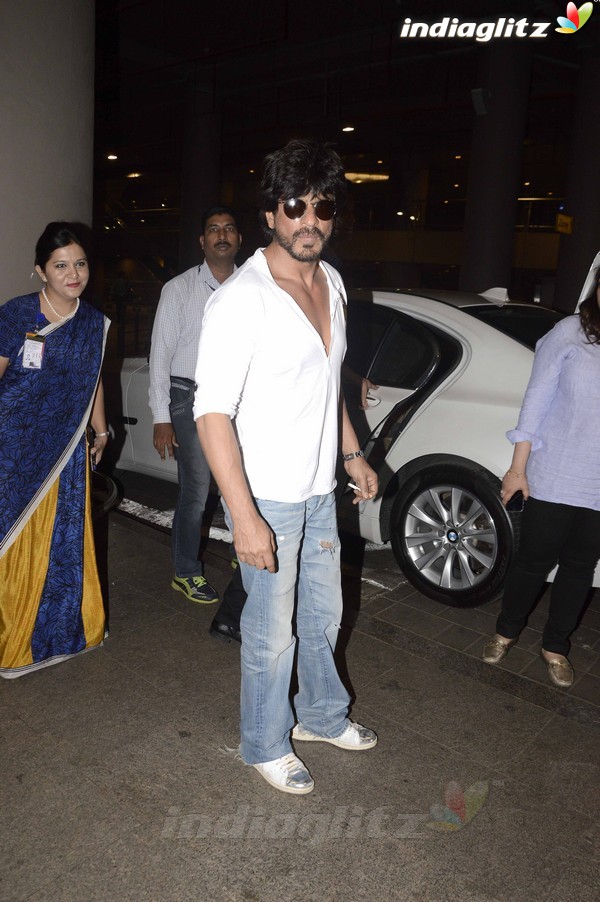 SRK, Parineeti Chopra, Manisha Koirala Spotted at Mumbai Airport