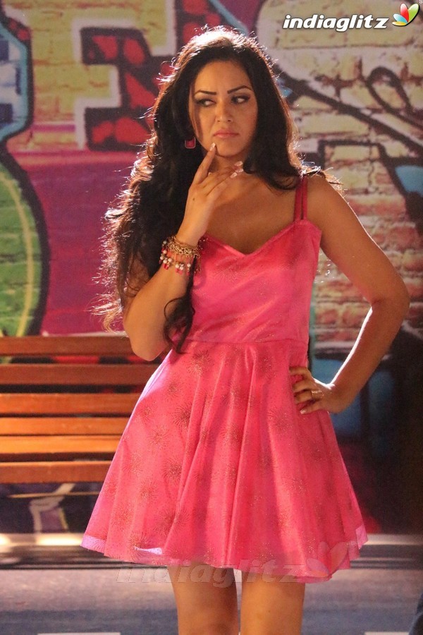 Maryam Zakaria Shoots an Item Song for 'Missing On A Weekend'