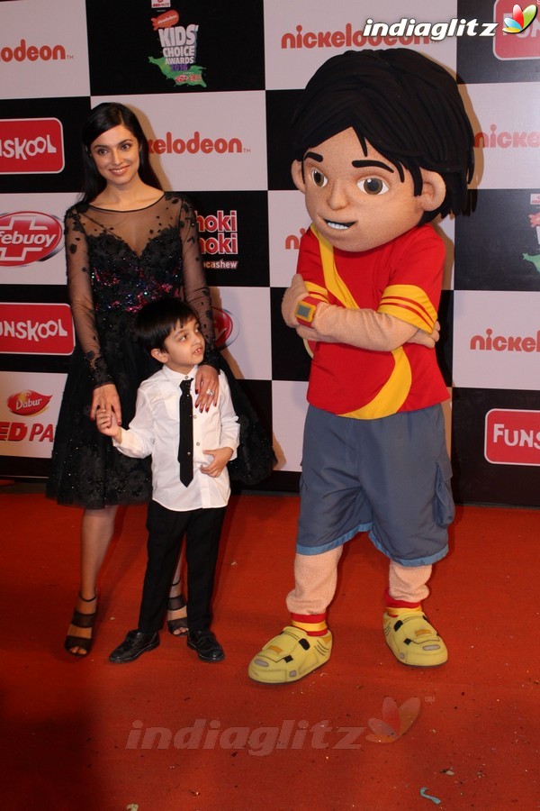 SRK, Deepika, Varun, Alia at Nickelodeon Kids Choice Awards 2016