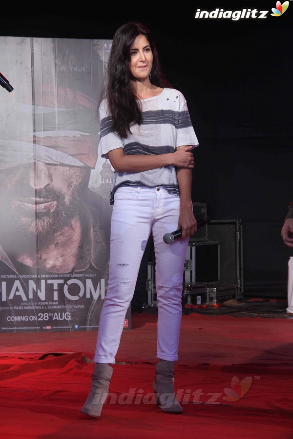 Katrina, Saif Promote 'Phantom' at Umang Festival 2015