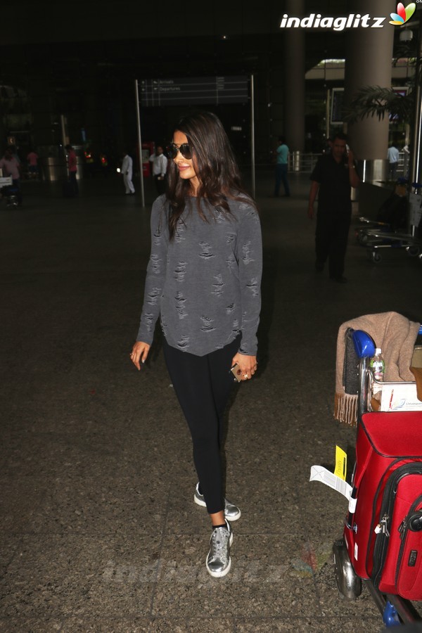 Pooja Hegde Spotted at International Airport