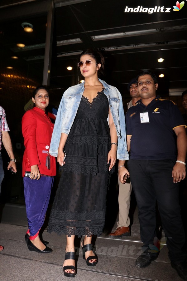 Priyanka Chopra Spotted at Airport