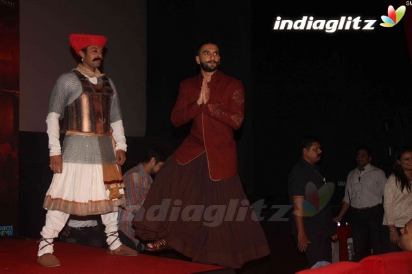 Ranveer Singh, Priyanka Chopra Promote 'Bajirao Mastani'