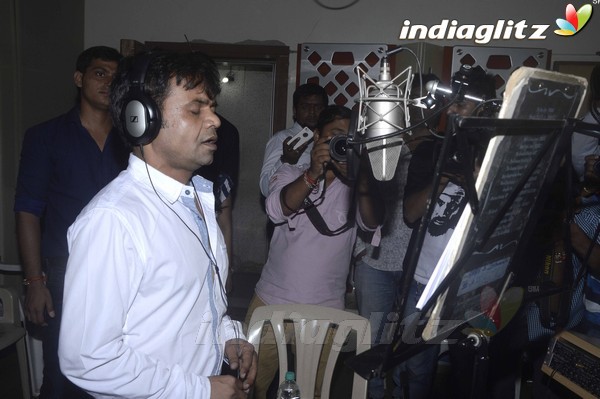Rajpal Yadav Records Song for 'Kutumb'