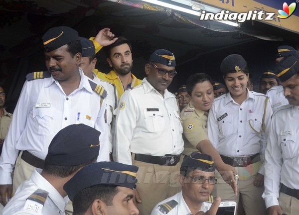 Ranbir Kapoor Felicitates Mumbai Traffic Police