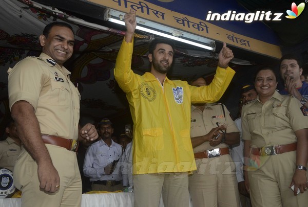 Ranbir Kapoor Felicitates Mumbai Traffic Police
