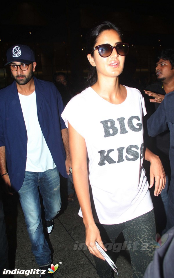 Ranbir Kapoor & Katrina Kaif Snapped at International Airport