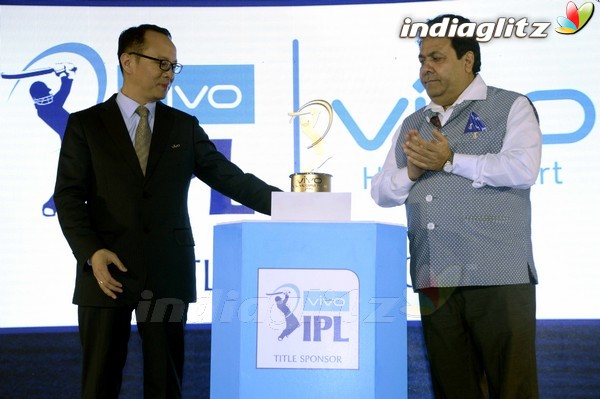 Ranveer Singh Launches Vivo Smart Phone
