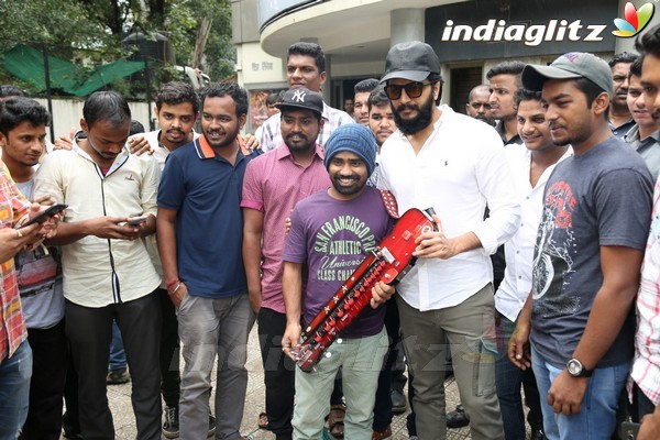 Riteish Deshmukh Visits Fans at 'Banjo' Screening