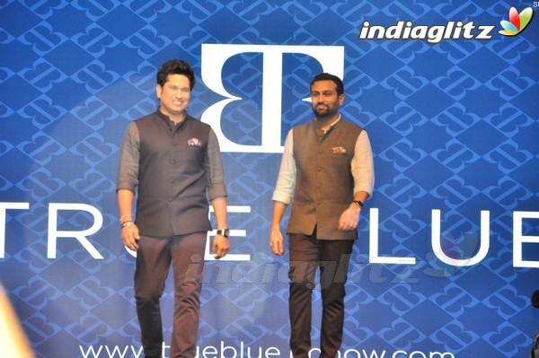 Riteish Deshmukh & Sachin Tendulkar walk the Ramp at True Blue Store